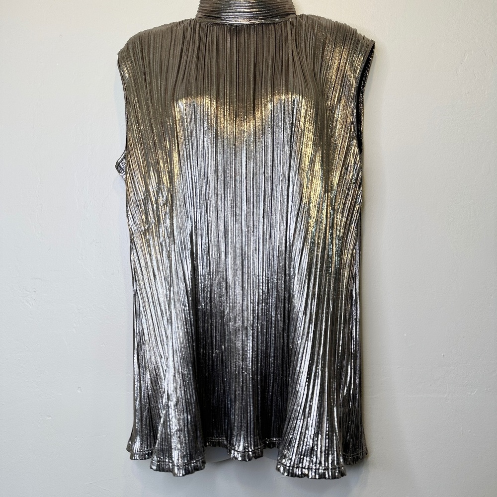 Andrea Javine Luxe Metallic Accordeon Fabric Mock Neck Sleeveless Blouse Tank - Picture 3 of 15